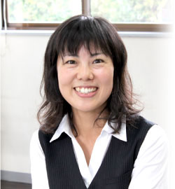 安西 綾子